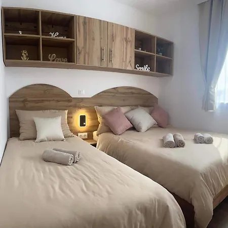 Rose Diamond - Cosy, Large, Family Mobile Home, Free Wifi And Parking Hébergement de vacances Pakoštane