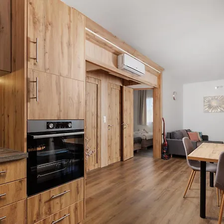 Rose Diamond - Cosy, Large, Family Mobile Home, Free Wifi And Parking Сasa de vacaciones Pakoštane