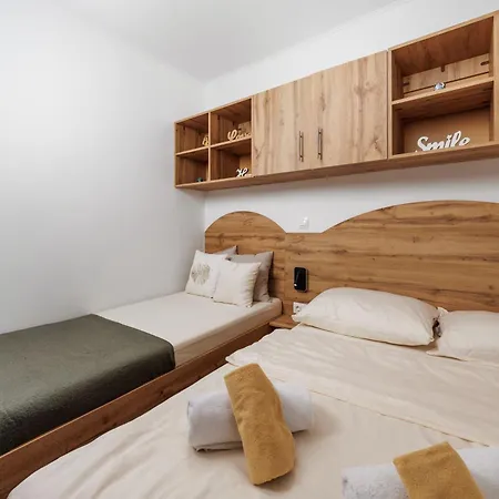 Rose Diamond - Cosy, Large, Family Mobile Home, Free Wifi And Parking * Pakoštane