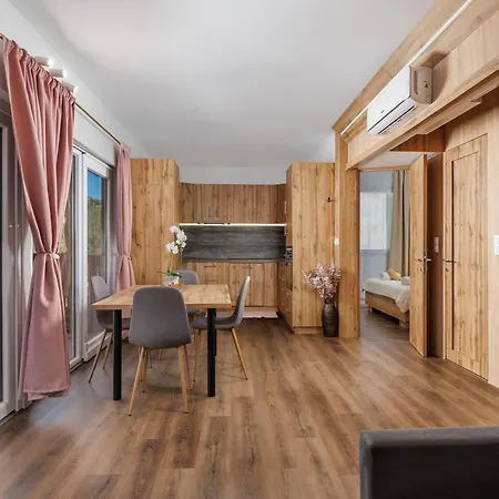 Rose Diamond - Cosy, Large, Family Mobile Home, Free Wifi And Parking Сasa de vacaciones Pakoštane