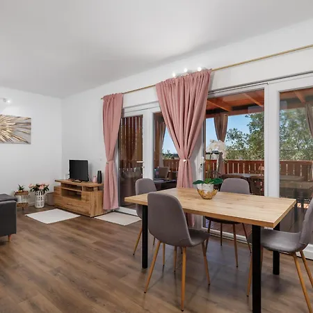 Сasa de vacaciones Rose Diamond - Cosy, Large, Family Mobile Home, Free Wifi And Parking