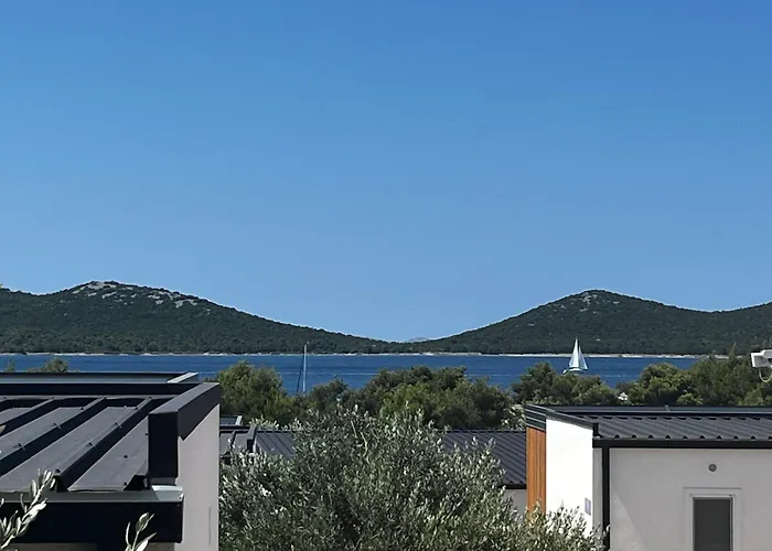Vakantiehuis Rose Diamond - Cosy, Large, Family Mobile Home, Free Wifi And Parking Pakoštane